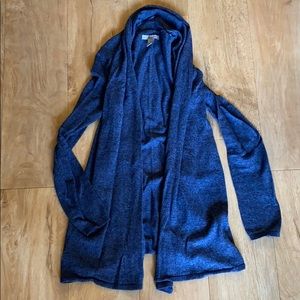 Blue long cardigan with no buttons or zippers